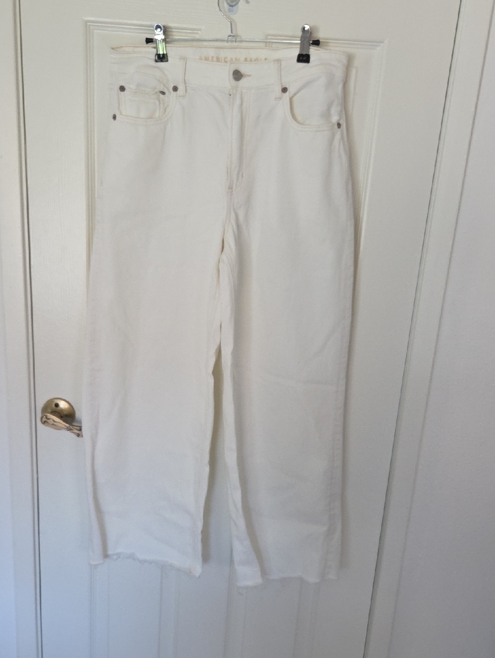 American Eagle Off-White Denim Jeans with Subtle Tan Stitching